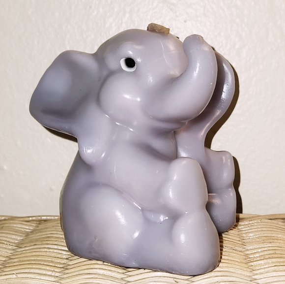 Elephant shaped baby nursery candle - Picture 2 of 5